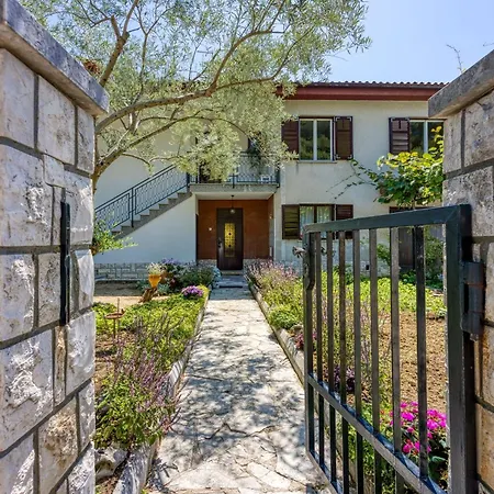 Apartment Smode With Bayview - Happy *